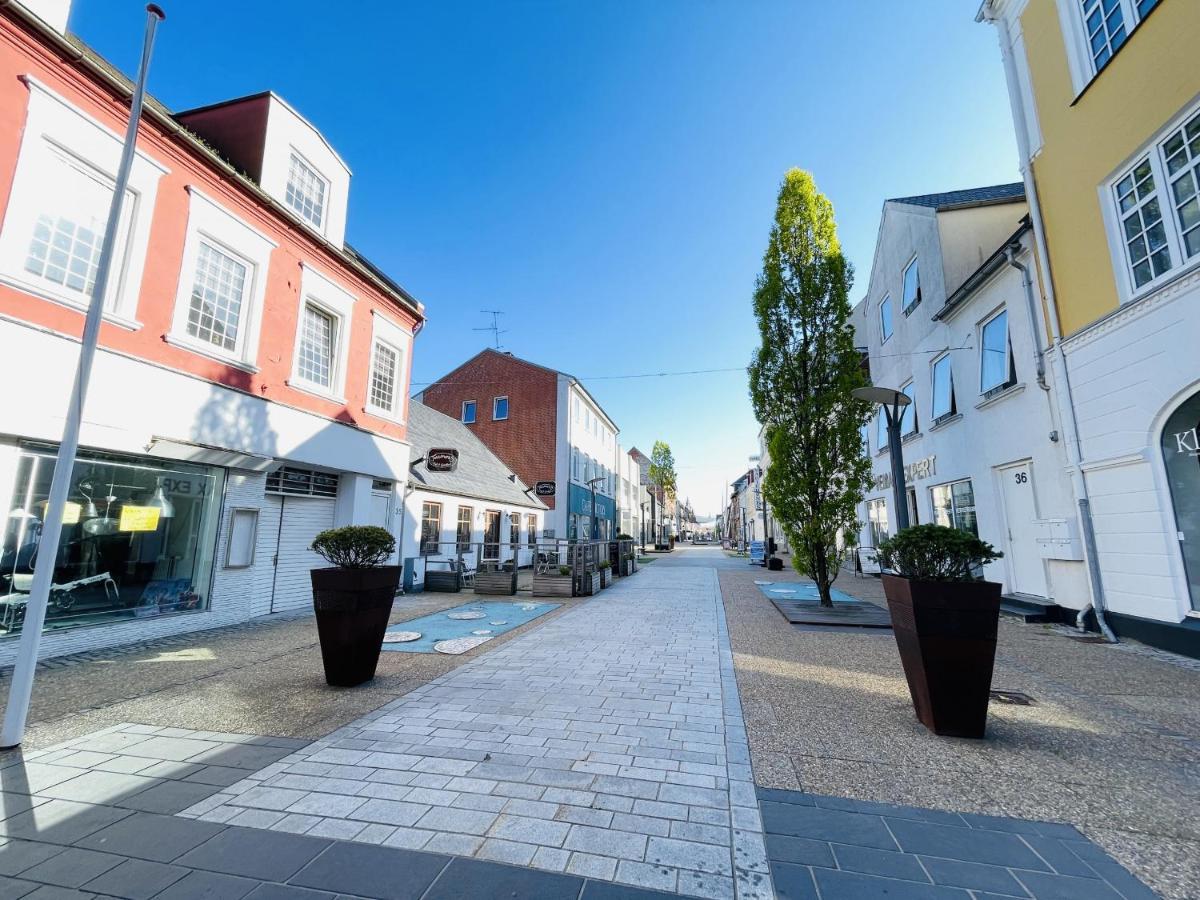 Aday - Charming Apartment In The Pedestrian Street Of Frederikshavn Exterior foto